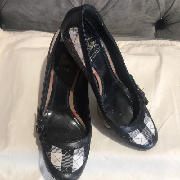 Authentic Burberry pumps - Picture 1 of 2